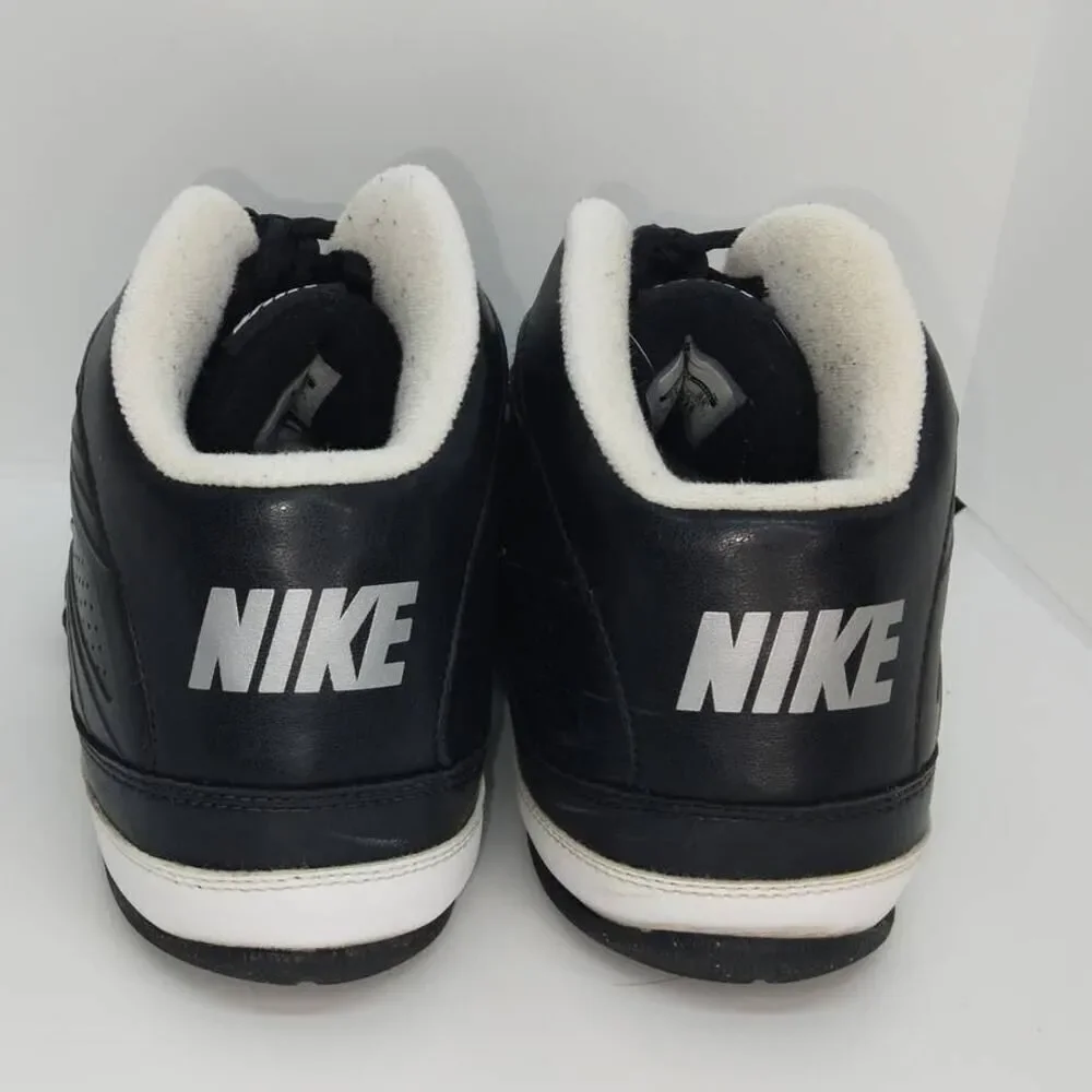 Nike Quick Handle Boy's Pre-owned Black & White Basketball Sneakers - sz. 7Y